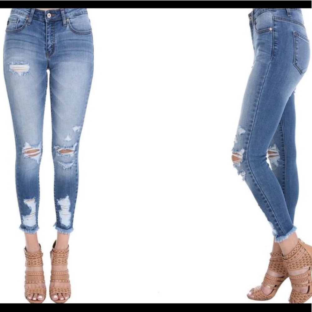 **Favorite**Frayed KanCan Jeans